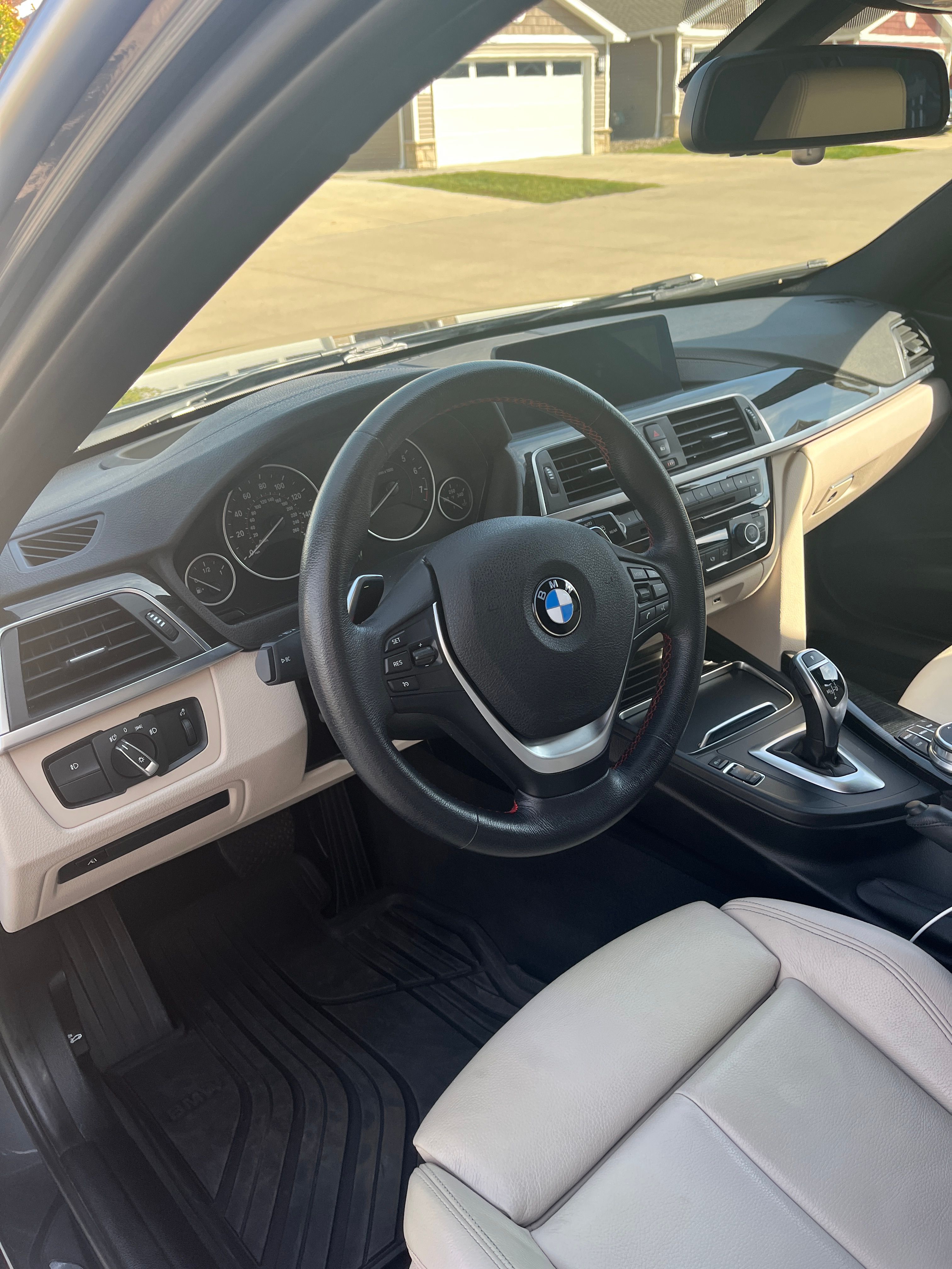 Used 2018 BMW 330i xDrive Wagon AWD/4WD image 12