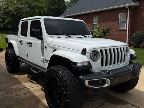 Used 2021 Jeep Gladiator Overland w/ Trailer Tow Package AWD/4WD image 2