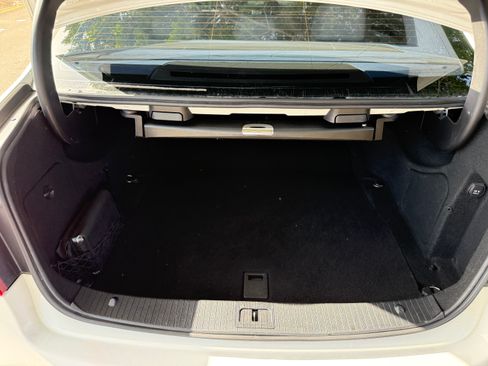 Used 2014 Mercedes-Benz E 350 Sedan image 24