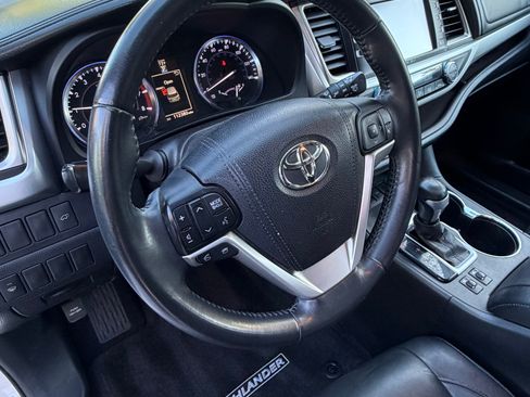 Used 2015 Toyota Highlander XLE image 8