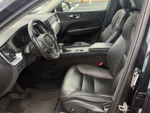 Used 2018 Volvo XC60 T5 Momentum w/ Vision Package AWD/4WD image 13
