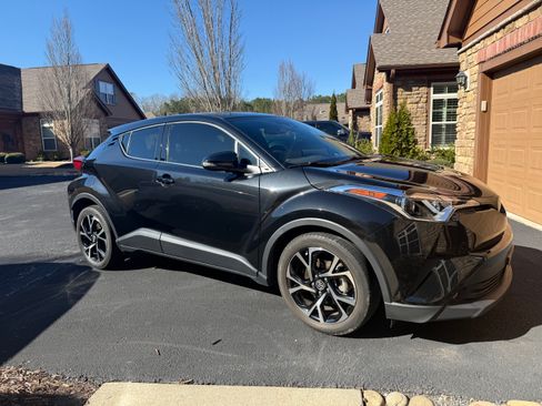 Used 2019 Toyota C-HR Limited image 1