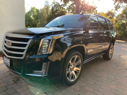 Used 2015 Cadillac Escalade Premium image 1