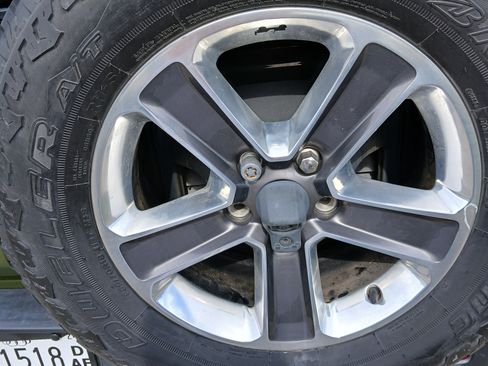 Used 2020 Jeep Wrangler Unlimited Sahara image 20