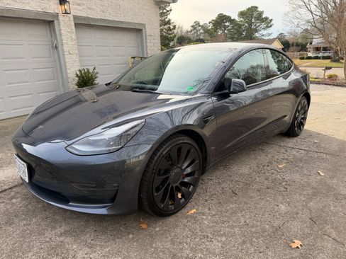 Used 2023 Tesla Model 3 Performance image 2