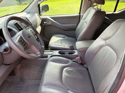 Used 2011 Nissan Frontier SL RWD image 17