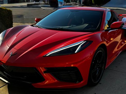 Used 2021 Chevrolet Corvette Stingray Convertible w/ Z51 Performance Package image 9