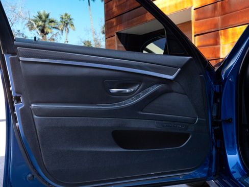 Used 2013 BMW M5 image 17