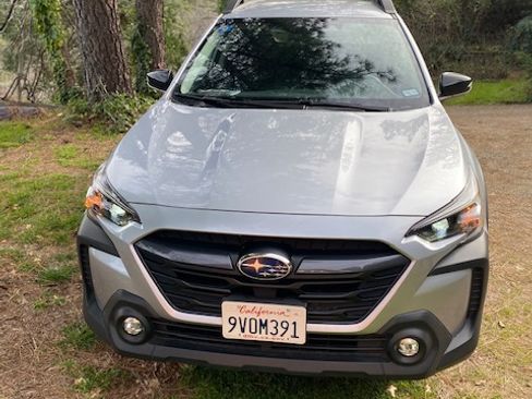 Used 2025 Subaru Outback Premium image 12