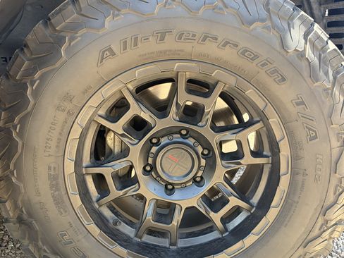 Used 2022 Toyota 4Runner SR5 Premium AWD/4WD image 9