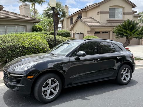Used 2017 Porsche Macan AWD/4WD image 1