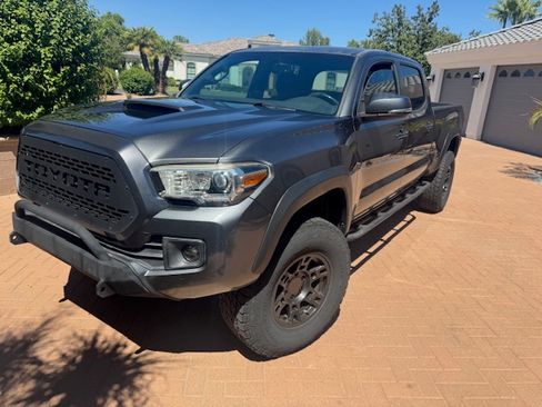Used 2016 Toyota Tacoma TRD Off-Road image 4