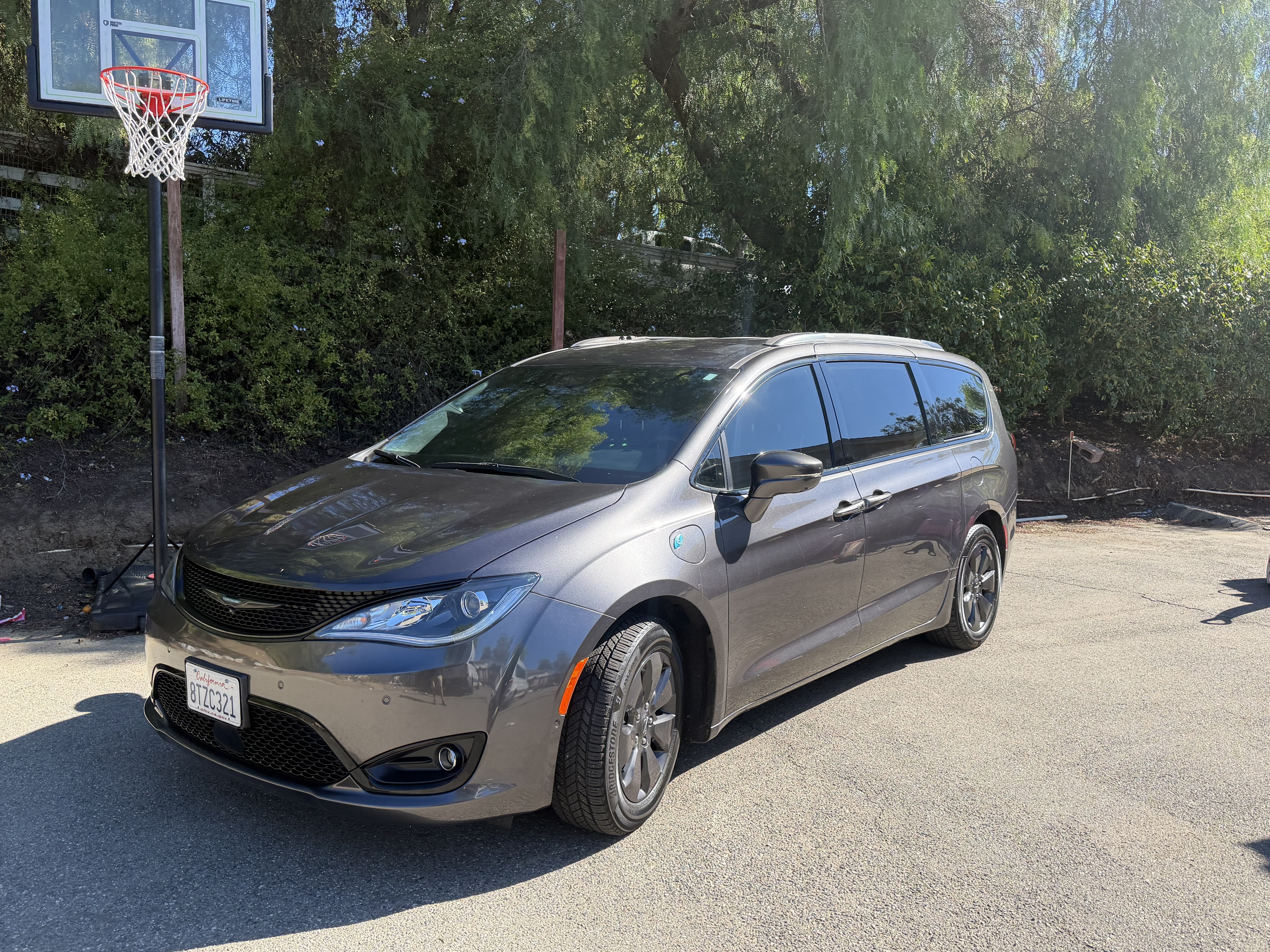 Used 2020 Chrysler Pacifica Limited w/ Advanced Safetytec Group FWD image 2