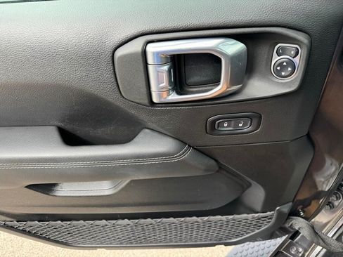 Used 2021 Jeep Wrangler Unlimited Sahara w/ Cold Weather Group image 9