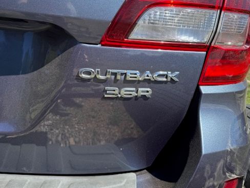 Used 2015 Subaru Outback 3.6R Limited image 14