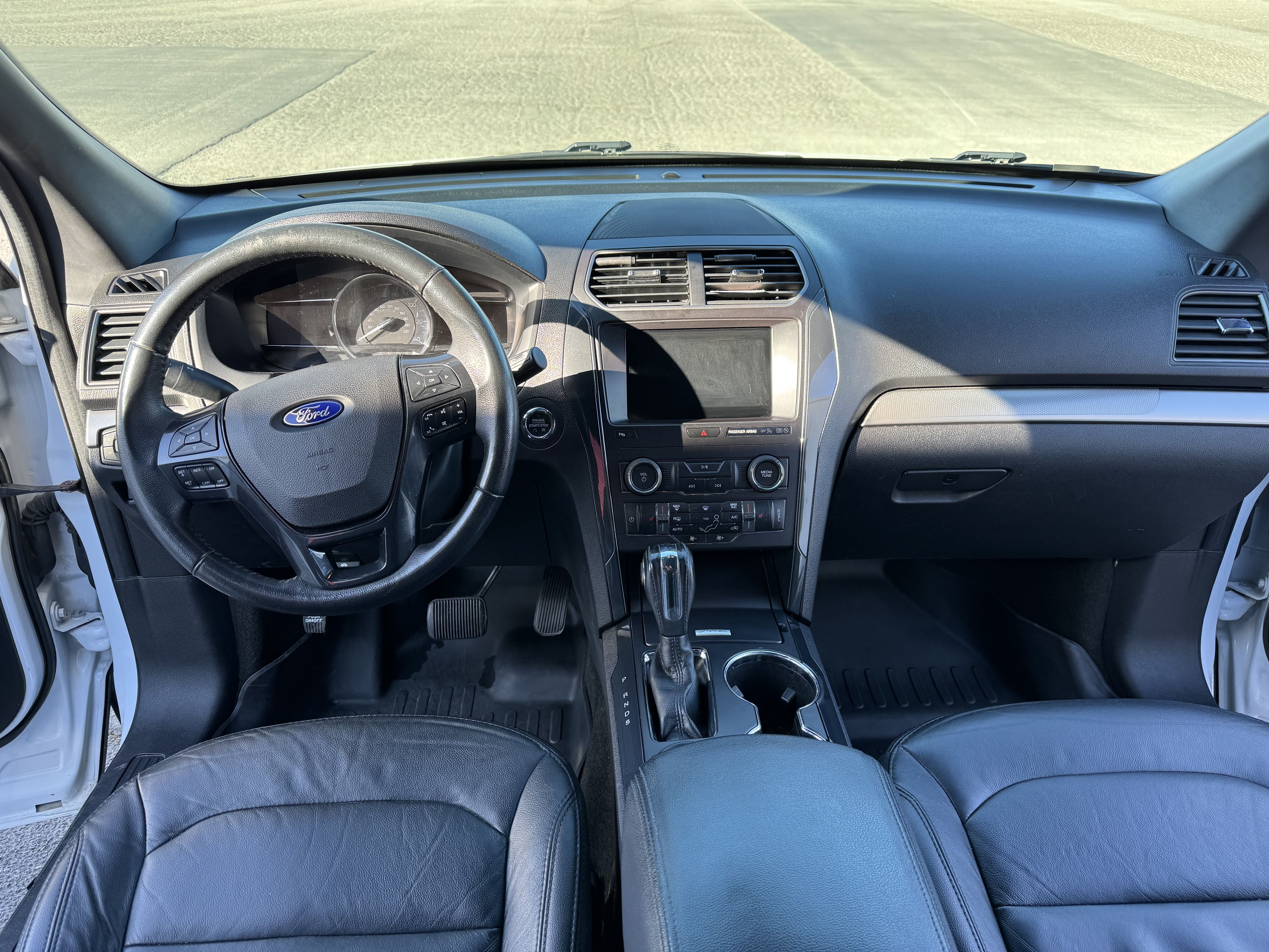 Used 2018 Ford Explorer XLT w/ Equipment Group 202A FWD image 16