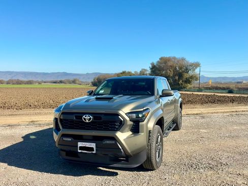 Used 2025 Toyota Tacoma TRD Sport image 6