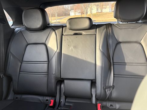 Used 2021 Porsche Cayenne image 10