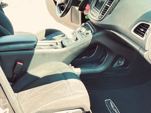 Used 2016 Chrysler 200 Limited w/ Anniversary Edition FWD image 27