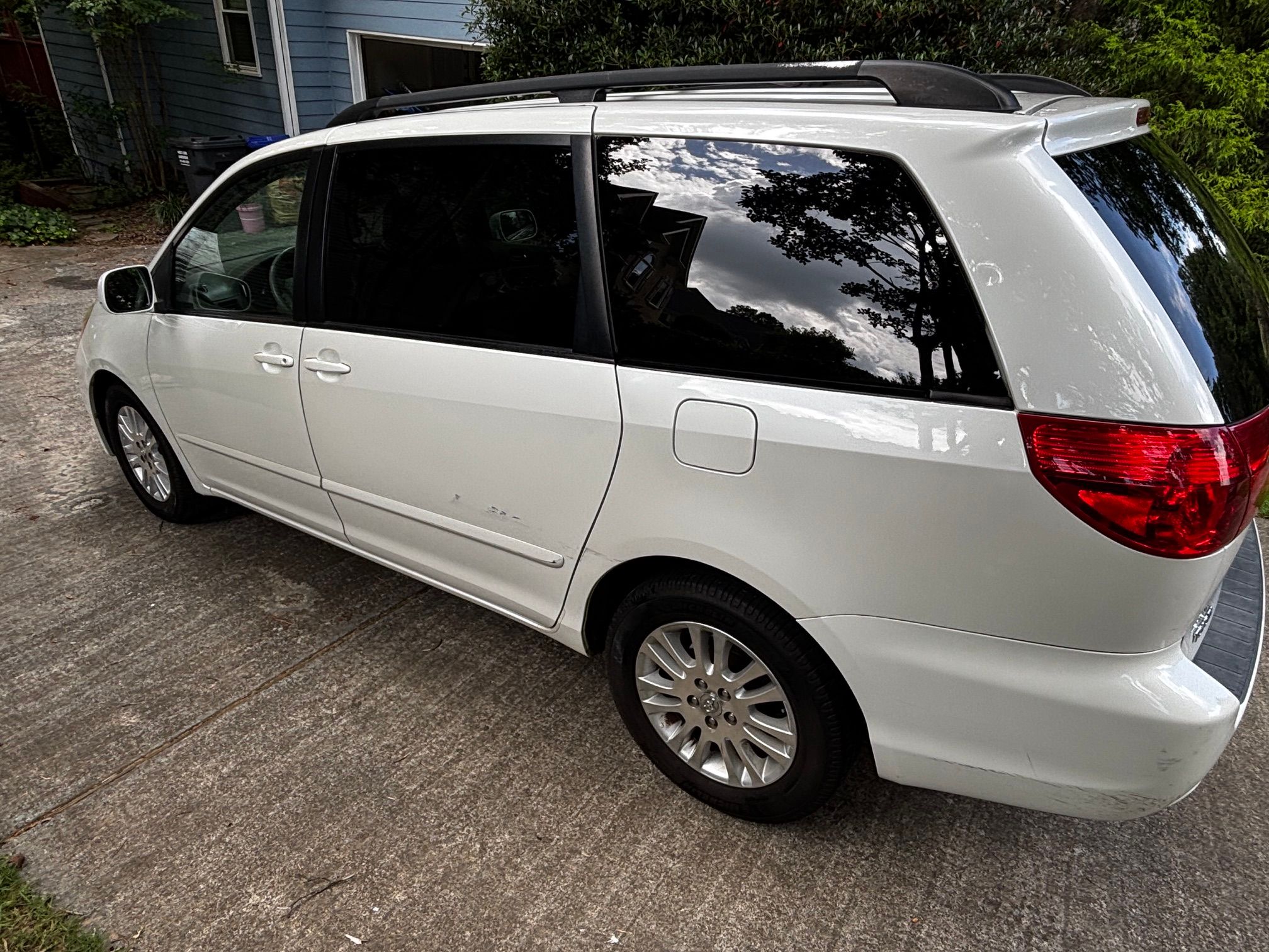 Used 2009 Toyota Sienna XLE w/ Towing Prep Pkg FWD image 6