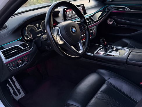 Used 2017 BMW 750i RWD image 9