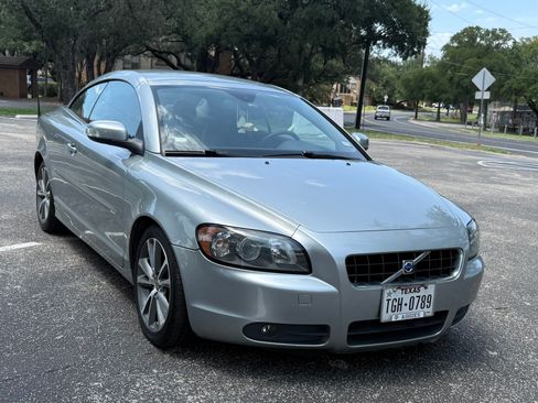 Used 2010 Volvo C70 T5 FWD image 1