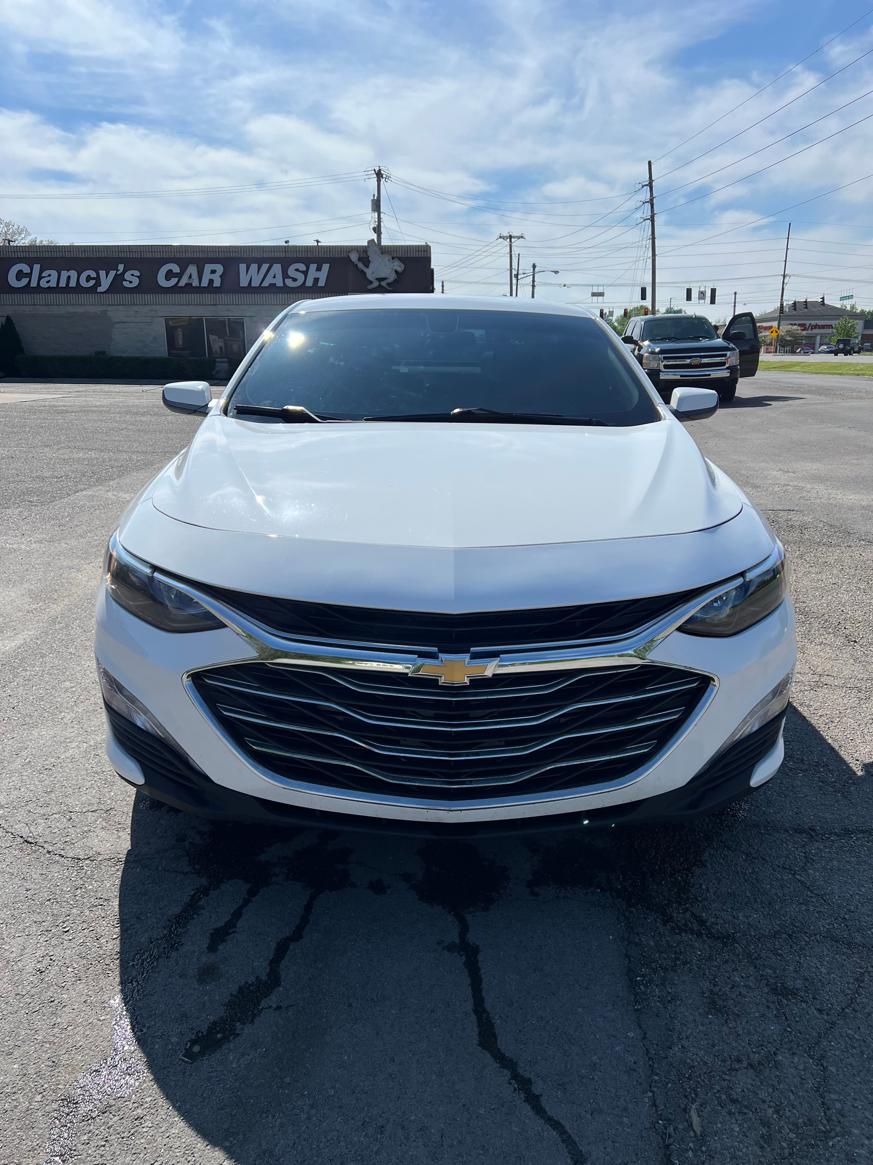 Used 2022 Chevrolet Malibu LT FWD image 2