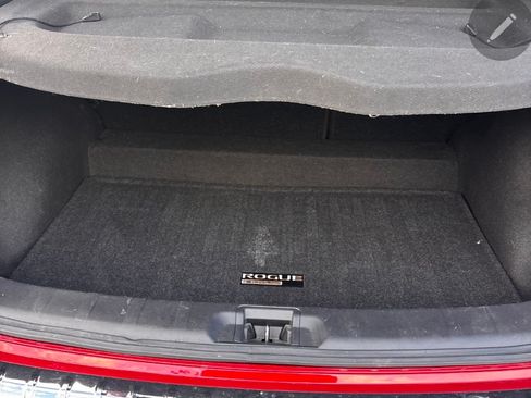 Used 2018 Nissan Rogue Sport S image 2