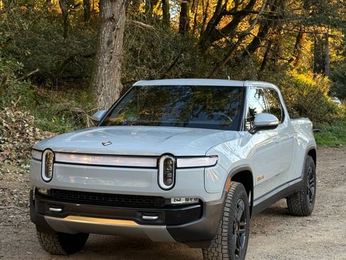 Used 2022 Rivian R1T Adventure image 4