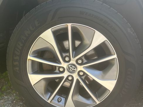 Used 2016 Toyota RAV4 XLE AWD/4WD image 13