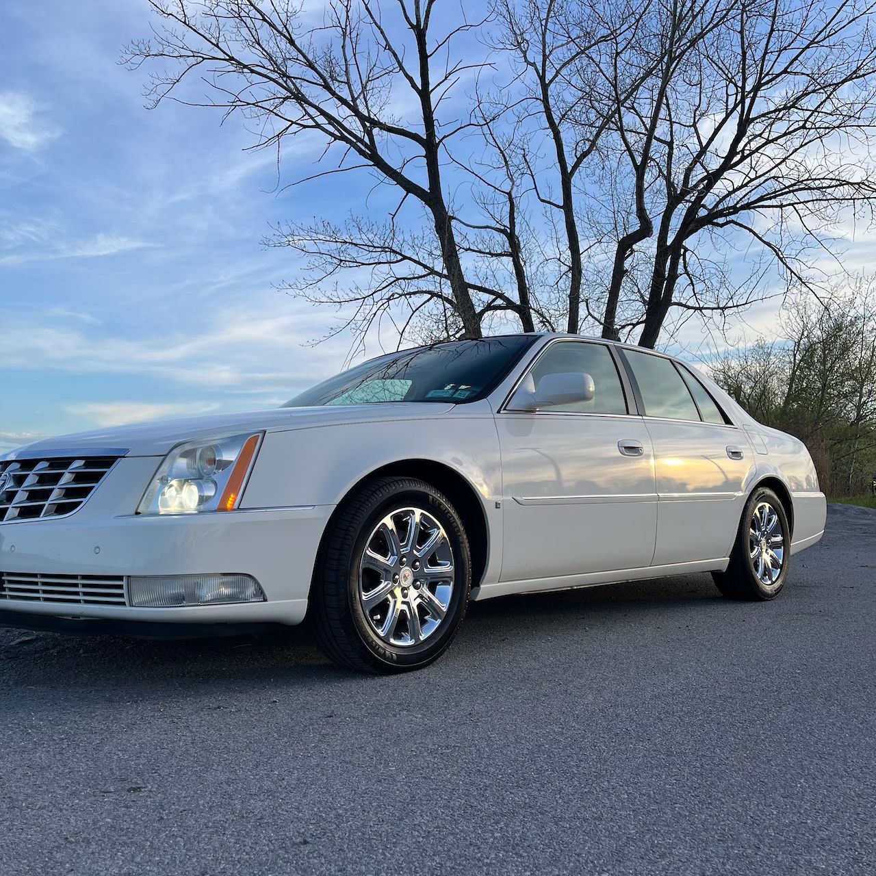 Used 2008 Cadillac DTS FWD image 1