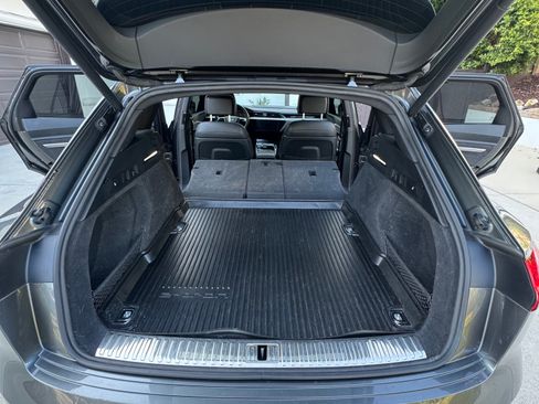 Used 2019 Audi e-tron Prestige w/ Prestige Package AWD/4WD image 15