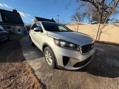 Used 2019 Kia Sorento L image 12