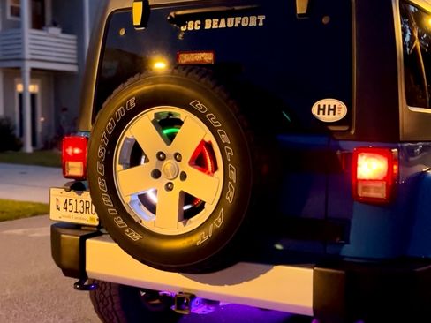 Used 2011 Jeep Wrangler Unlimited Sahara w/ Connectivity Group image 31