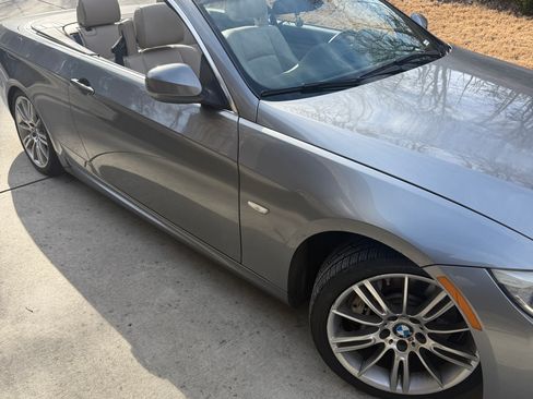 Used 2011 BMW 335i Convertible image 8