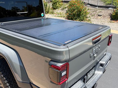 Used 2021 Jeep Gladiator Overland w/ Popular Equipment Package AWD/4WD image 10