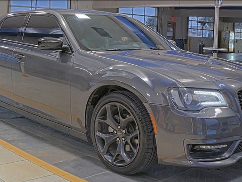 Used 2022 Chrysler 300 S image 2