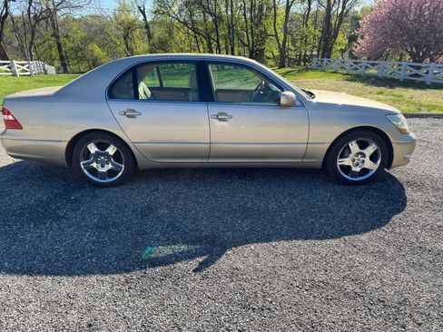 Used 2005 Lexus LS 430 RWD image 9