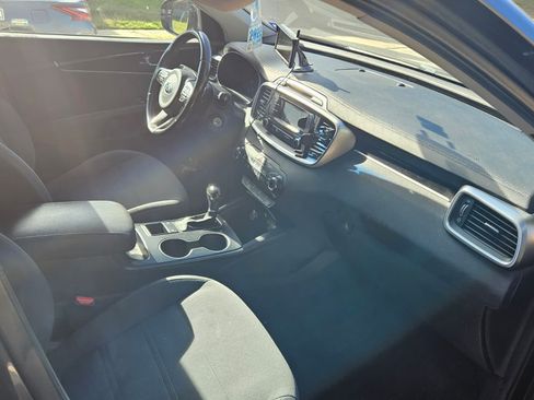 Used 2016 Kia Sorento LX w/ LX Convenience Package image 13