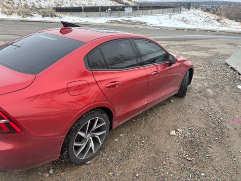 Used 2019 Volvo S60 T6 Momentum w/ Multimedia Package image 4