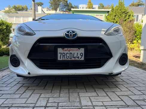Used 2015 Toyota Prius C Three FWD image 2