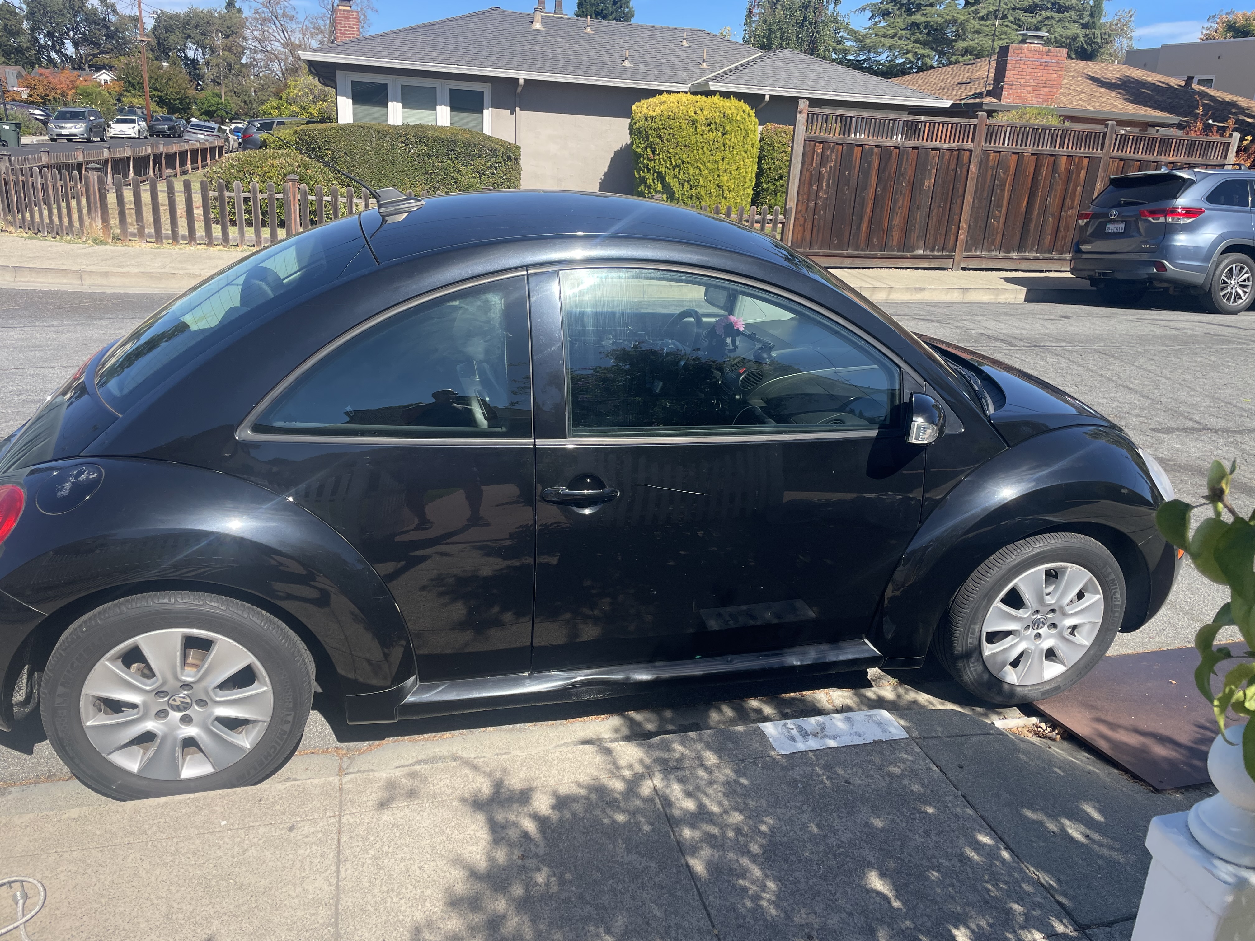 Used 2009 Volkswagen Beetle S FWD image 6