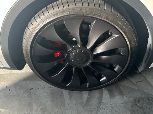 Used 2023 Tesla Model Y Performance image 6