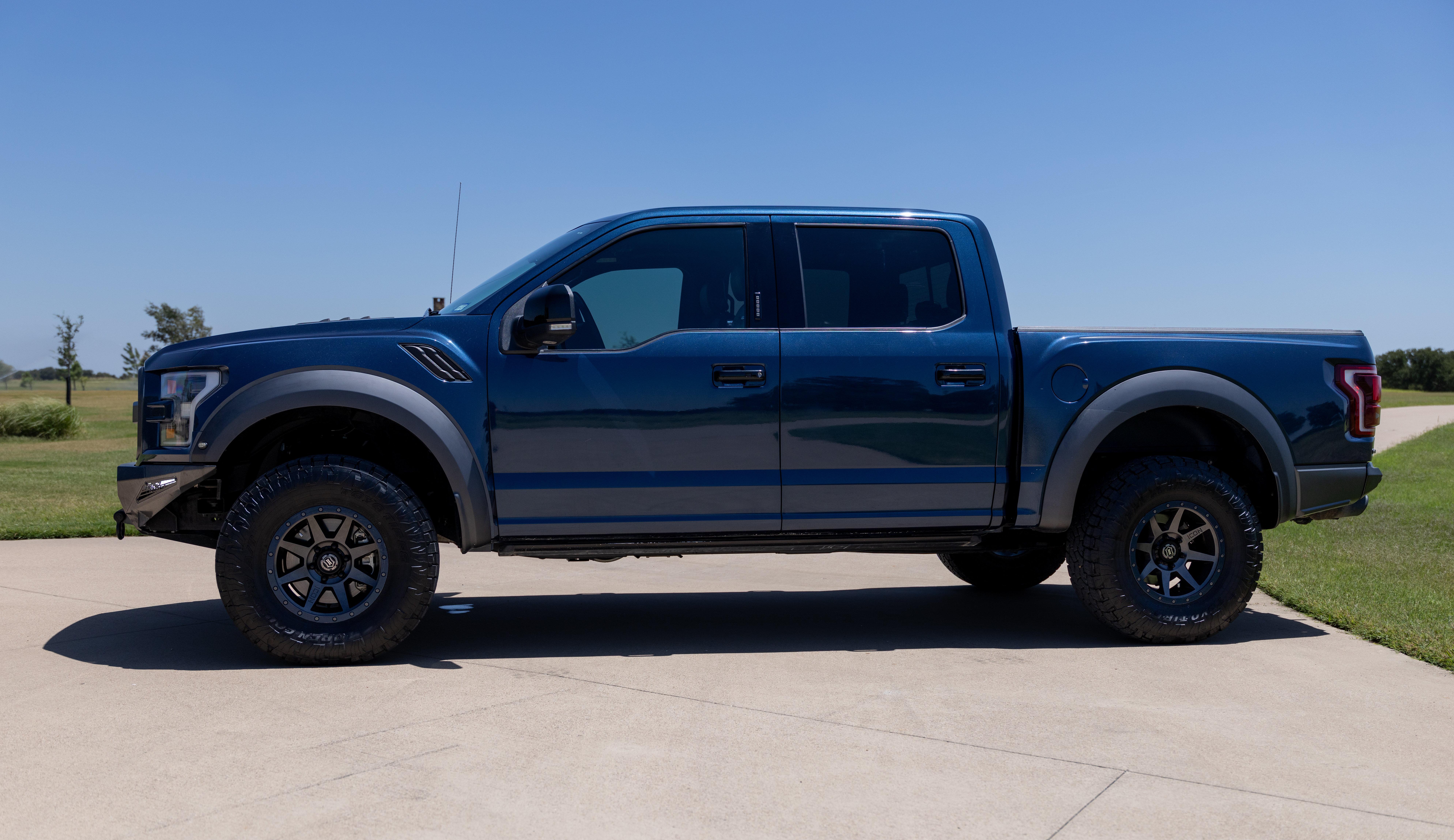 Used 2018 Ford F150 Platinum w/ Equipment Group 701A Luxury AWD/4WD image 6