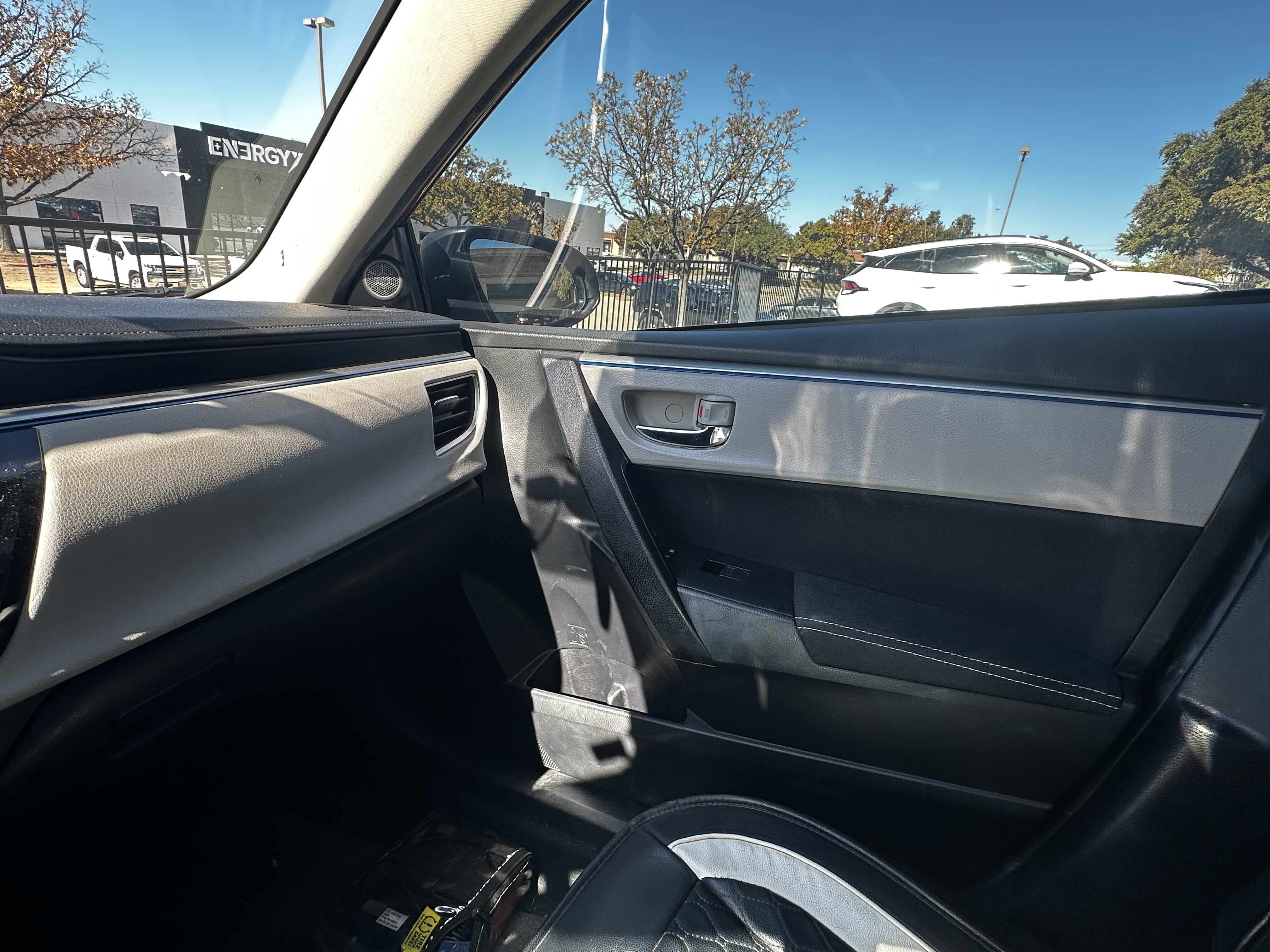 Used 2014 Toyota Corolla LE FWD image 12