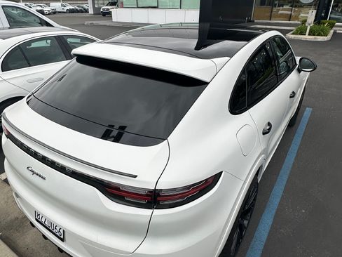 Used 2022 Porsche Cayenne E-Hybrid Coupe AWD/4WD image 9