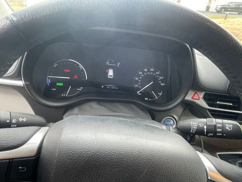 Used 2021 Toyota Sienna XLE image 9