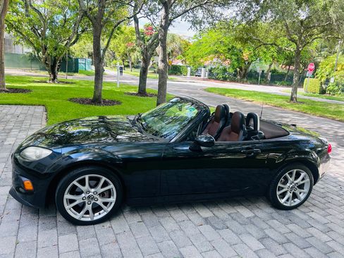 Used 2015 MAZDA MX-5 Miata Grand Touring w/ Premium Package RWD image 2
