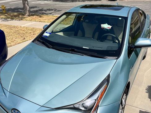 Used 2016 Toyota Prius Three w/ Advanced Technology Package FWD image 17