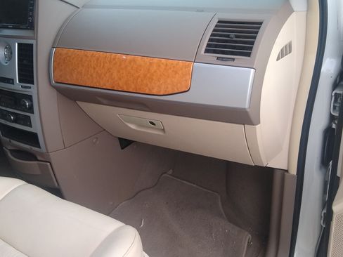 Used 2010 Chrysler Town & Country Limited w/ Safety Sphere Group image 10